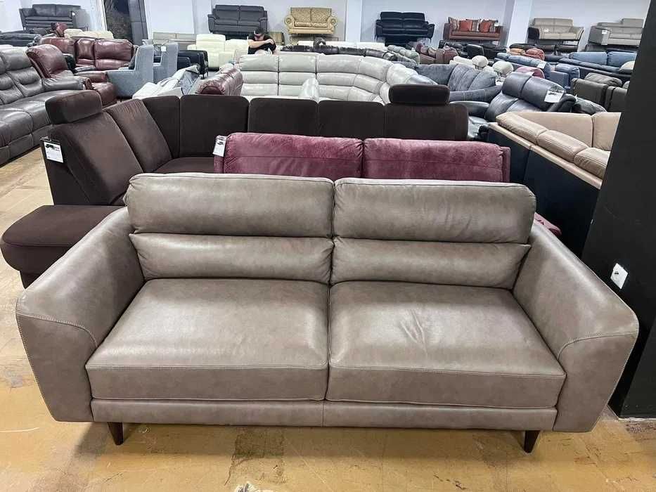 Бежов кожен диван тройка - 100 % естествена кожа.