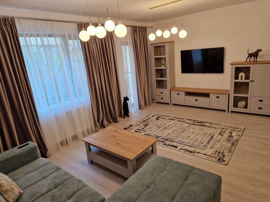 Vila P + 2 - 5 camere - 4 bai - 3 locuri de parcare + curte