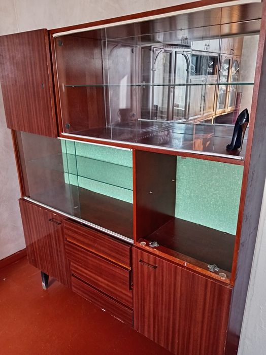 Срочно продам сервант