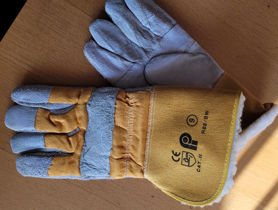 Перчатки зимние спилковые