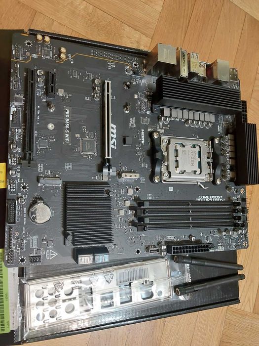 AMD Ryzen 5 7600X + MSI Pro B650-S Wi-Fi