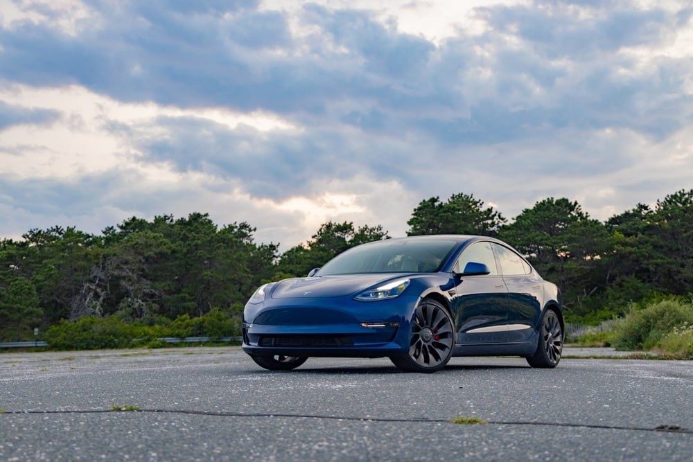 Tesla model 3  performance (гарантировано) Для любителей скорости.