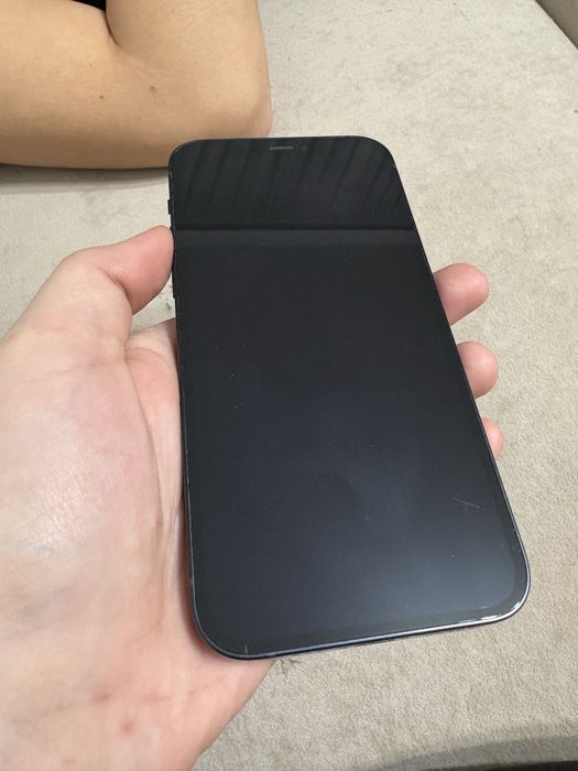 Продам айфон 12