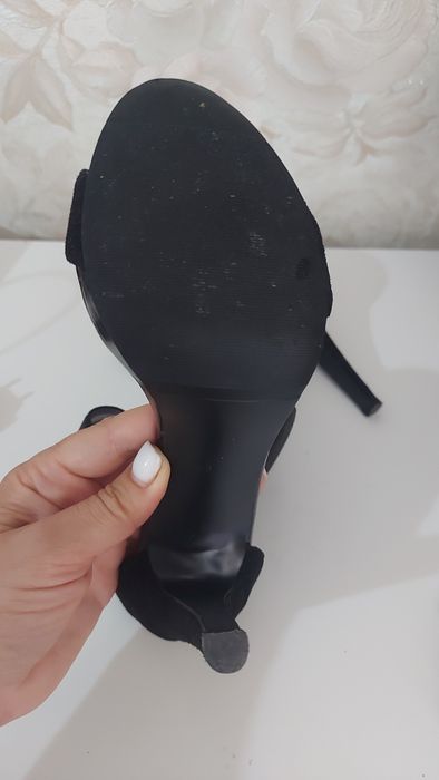 Продам босоножки 12000