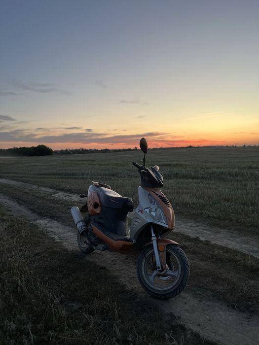 В продаже скутер