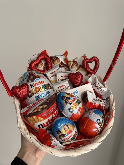 Киндер бокс, корзина со сладостями