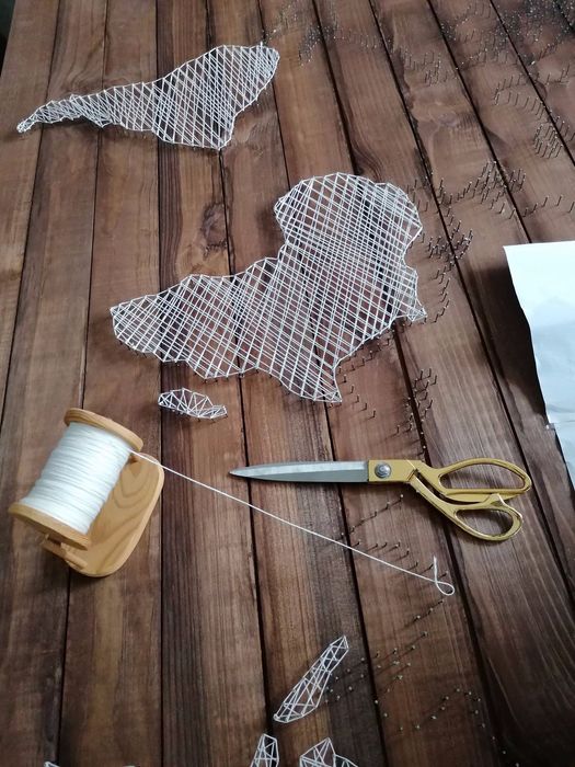 Harta lumii realizata StringArt