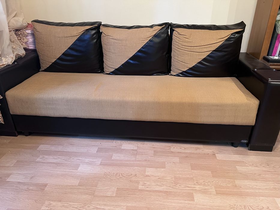 Canapea extensibila 3 locuri