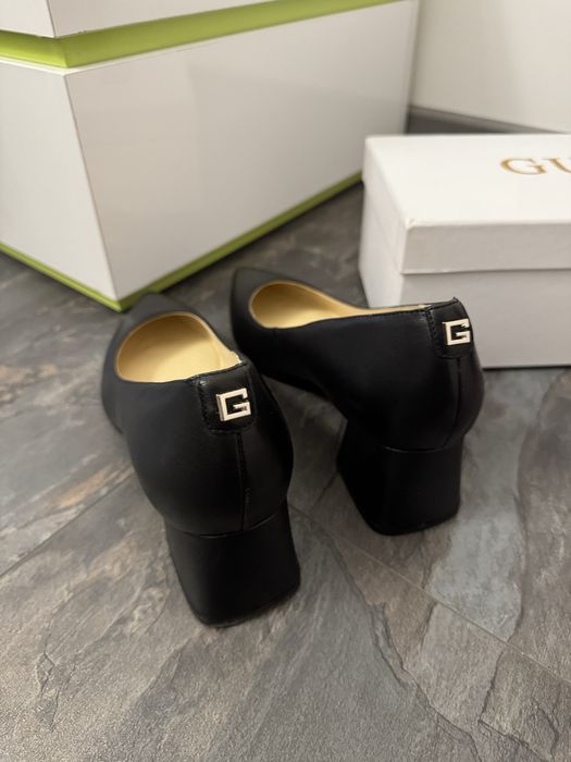 Обувки на ток Guess 40