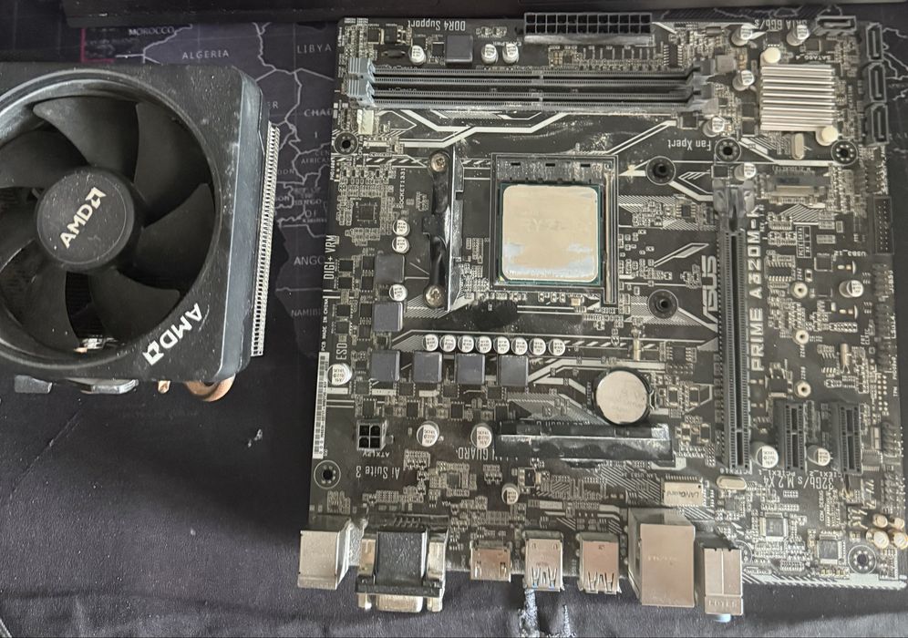 Ryzen 5 2400G si placa de baza