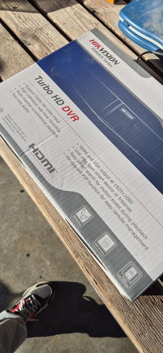 DVR Hikvision DS-7104HQHI-K1