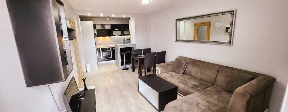 Дава се под наем Тристаен апартамент в Русе, Център - 96 кв.м за 560 € - Снимка #2