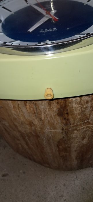 Cess de perete cu rubine