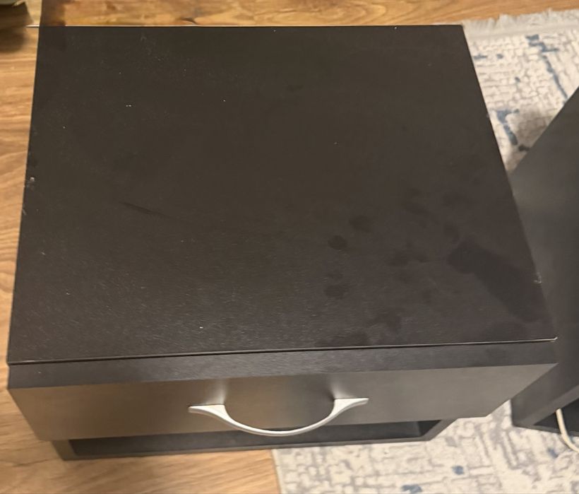 Vand noptiere intr-o stare foarte buna ! Set de 2