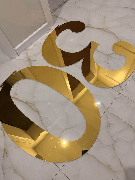 Златни числа 30 с плексиглас