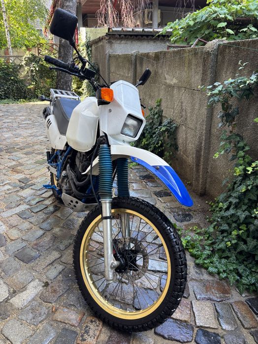 Motocicleta Suzuki DR 600 Dakar