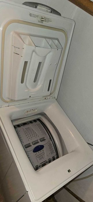 Пералня за части Electrolux с горно зареждане