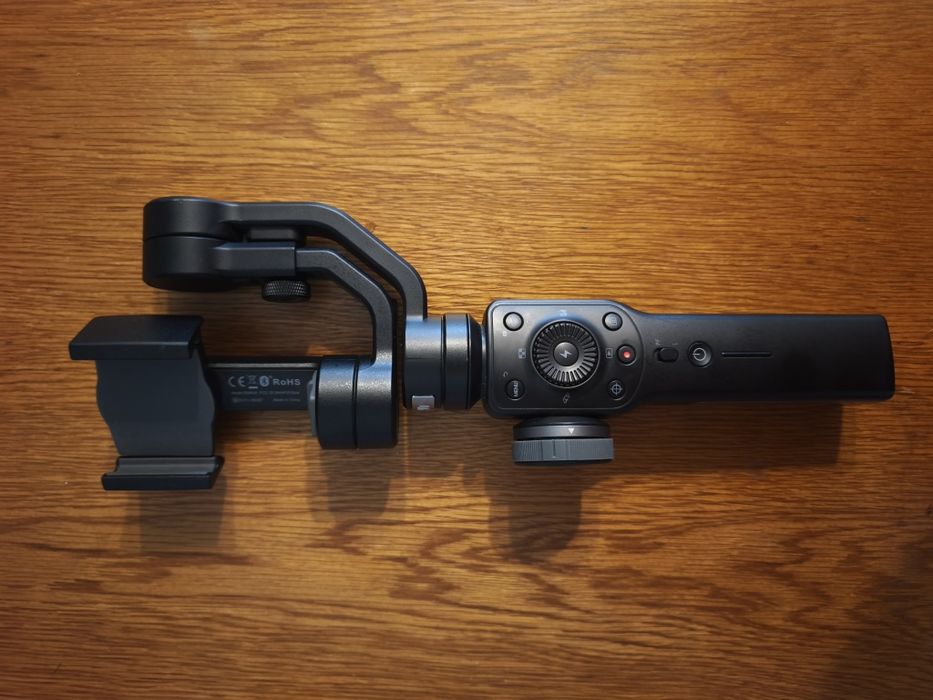 Zhiyun Smooth 4 – Gimbal stabilizator pentru telefon
250,00 RON
OLX Romania
Used
+9,98 RON shipping