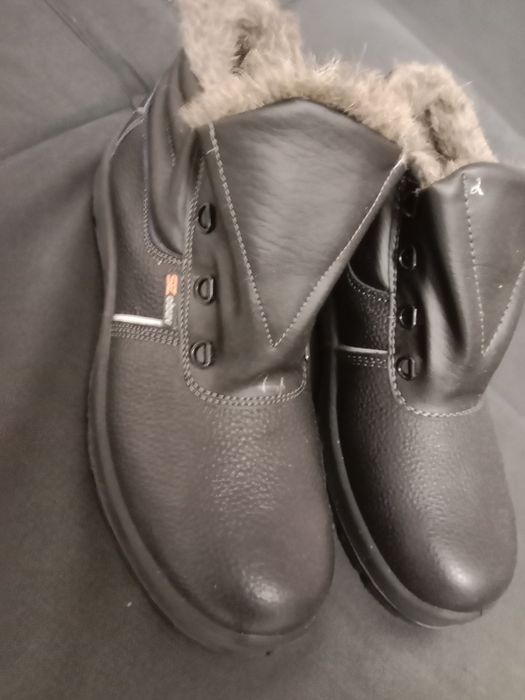 Продам Батинки рабочие усилиные Р 42