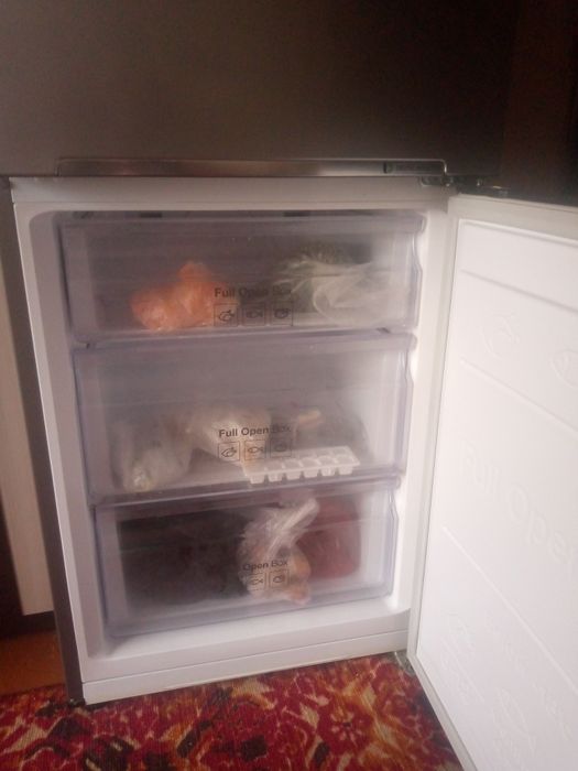 Холодильник  SAMSUNG