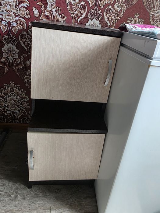 Продам шкаф,  тумбочка,  камот