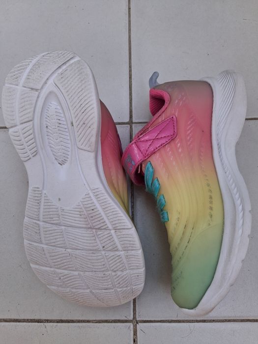 Продавам детски обувки