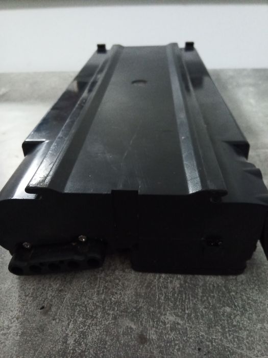 !!! URGENT!!! Vand Baterie Tranz x bicicleta electrica de 24 v 11 ah, noua Li-ion incarcator cu 4 pini. Pentru mai multe detalii ma puteti contacta