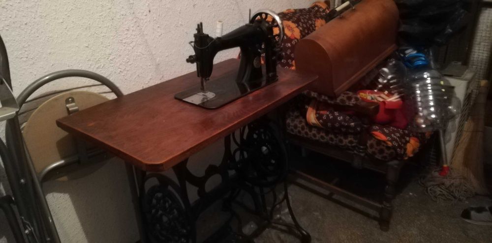 Masina de cusut veche