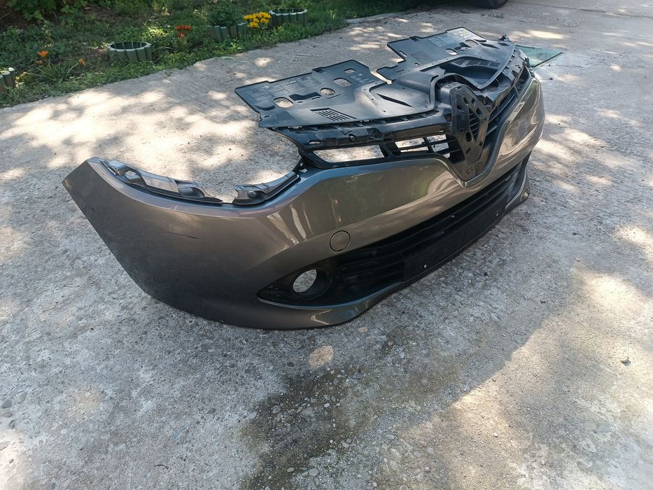 Lampa far Megane3 an 2014 bara fata Megane3 Clio4 Clio3 Fluence Scenic3 Scenic2  Megane2 stop UPC kit bara fata Dacia Logan3 Sandero Stepway3 Logan2