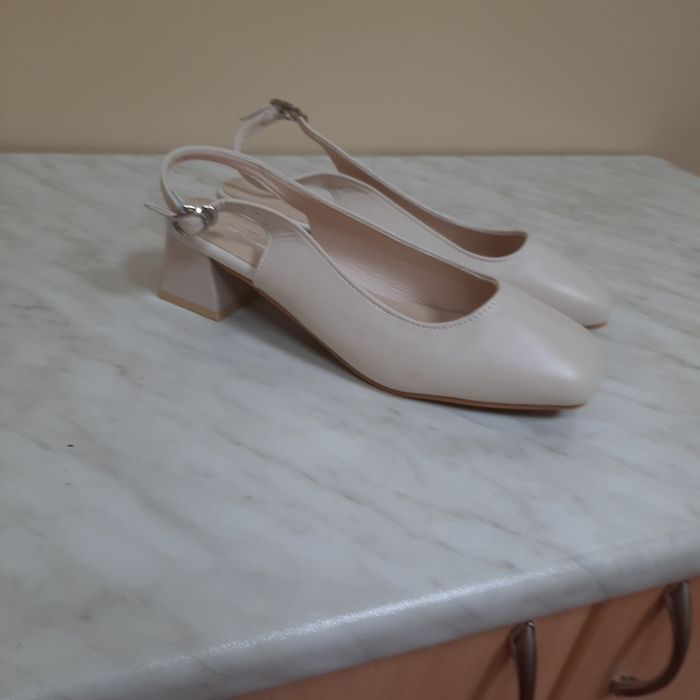 Продам босоножки 5000 тг