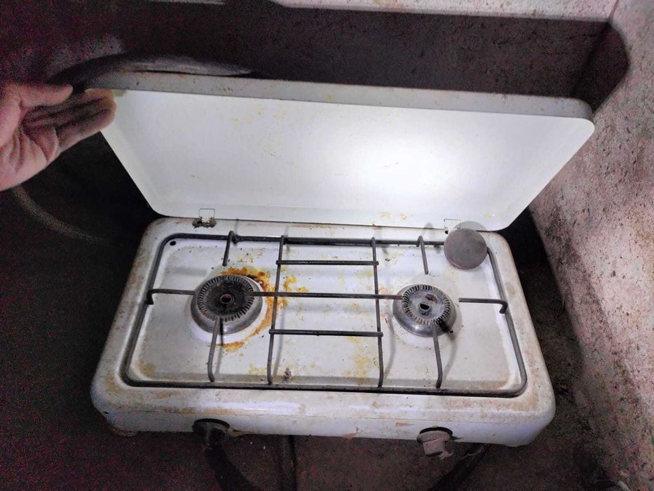 Продам .Газовый баллон, газовую плиту,стиральную машинку.