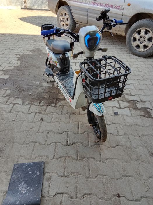 Продам электро скутер ск8