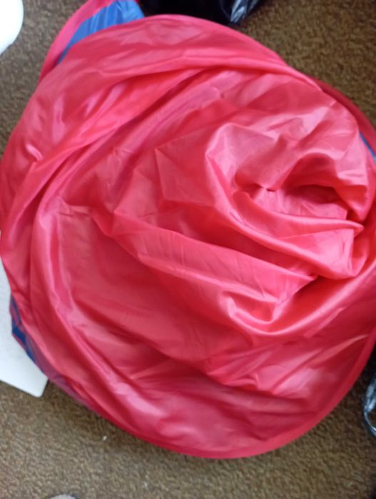 Детски палатки - кола и ягодка, и кошове за играчки