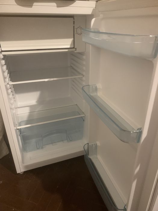 Хладилник с камера CROWN