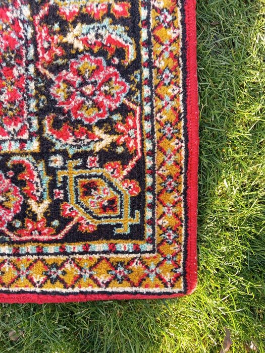 Продам шерстяные ковры.