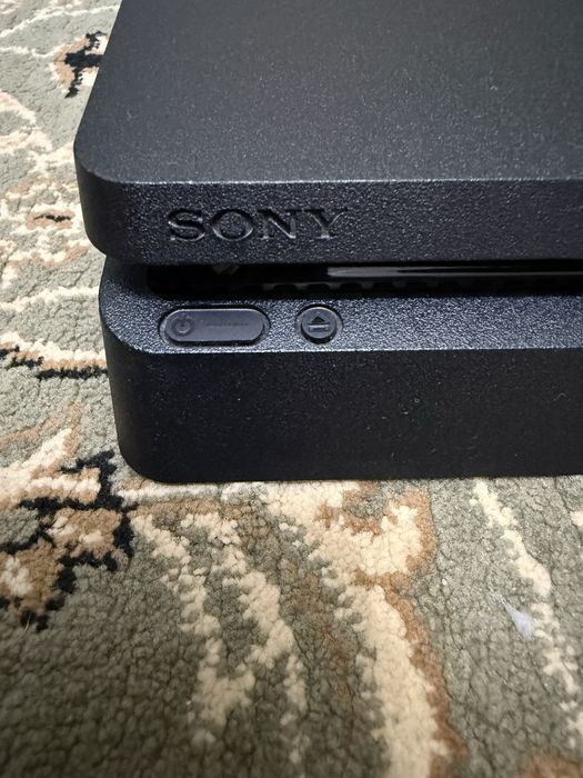 Продам ps4 с памятью 1TB