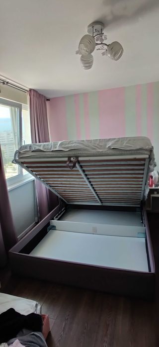 Тапицирана спалня 160/200 с повдигаща се рамка и матрак 20см мемори пяна