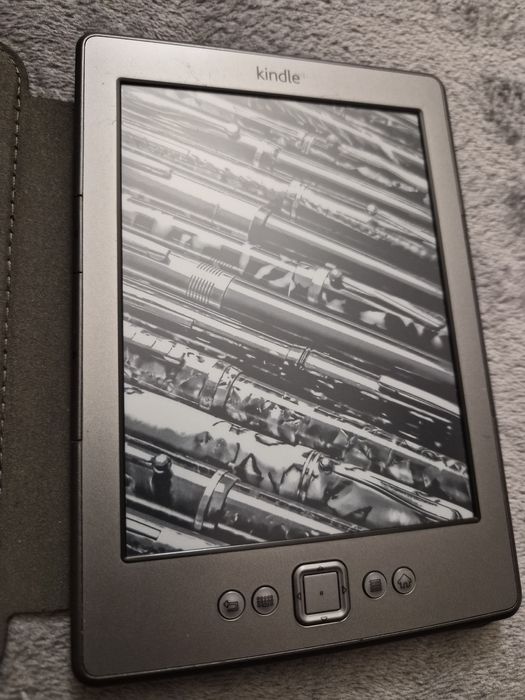 E-book reader Kindle 4th gen model D01100