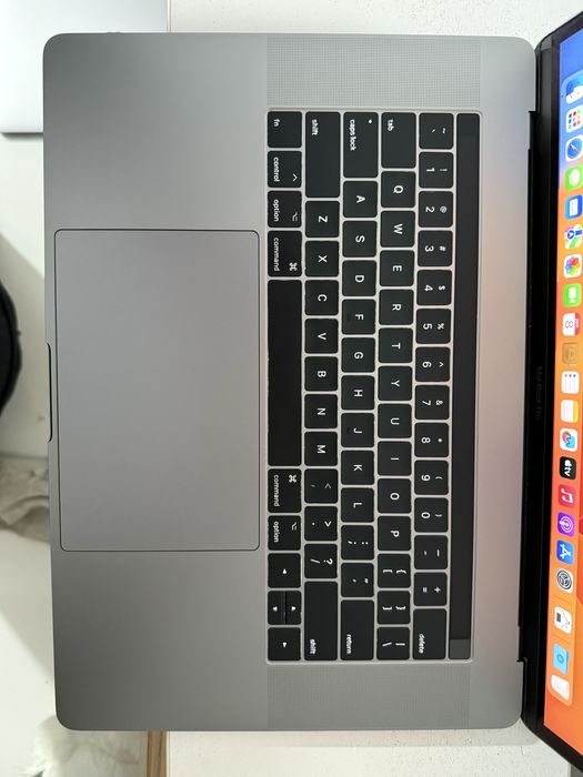 Macbook Pro 15inch/i7/16/512