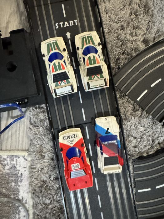 Set  masinute cu pista  anii 80