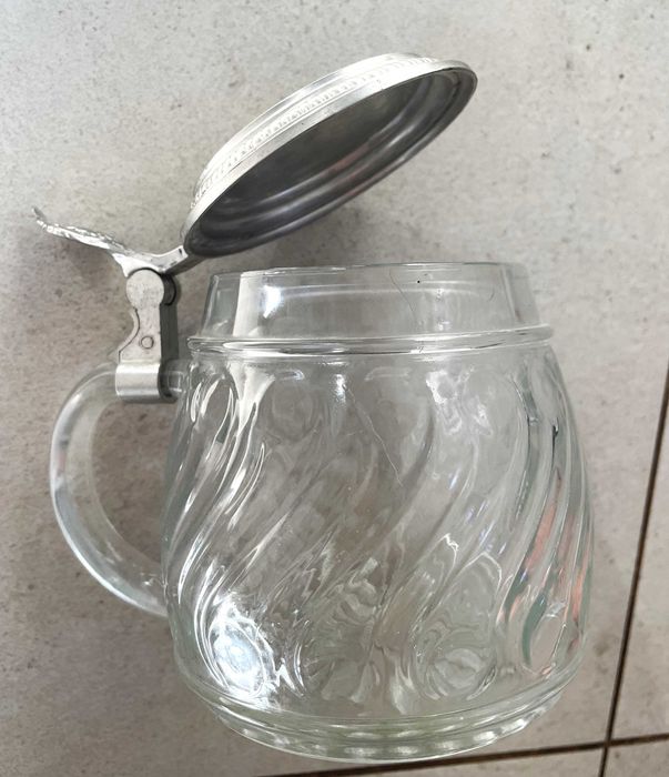 Germania cana mare din sticla cu capac turnat zinc