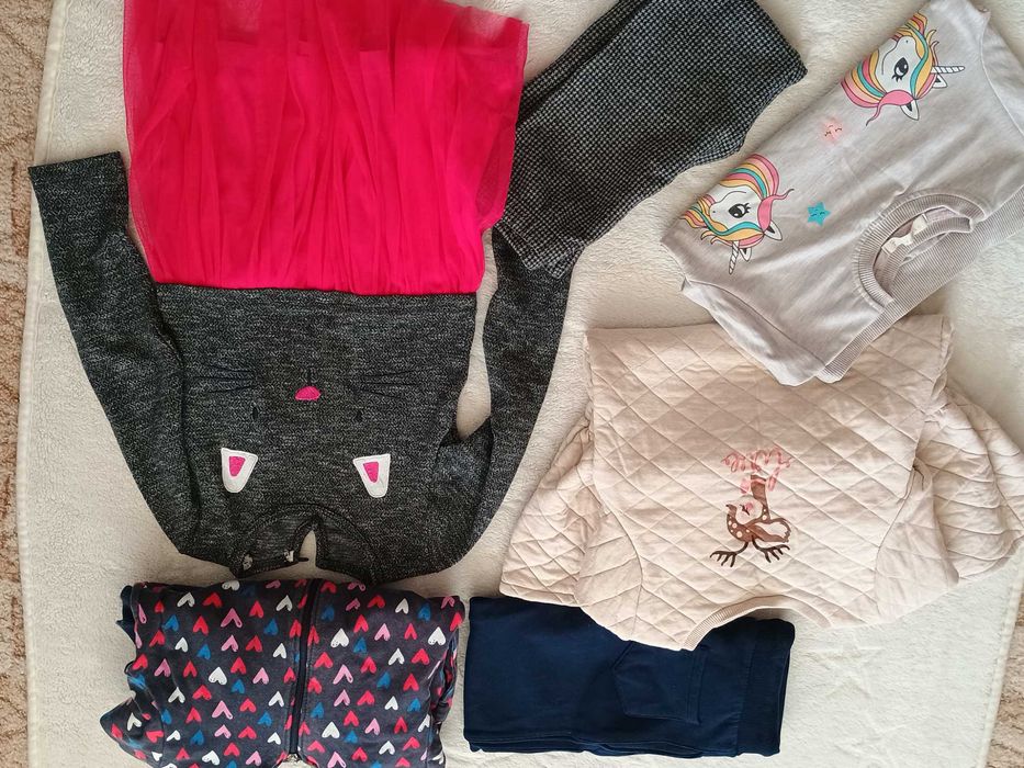 Продавам дрехи за момиче