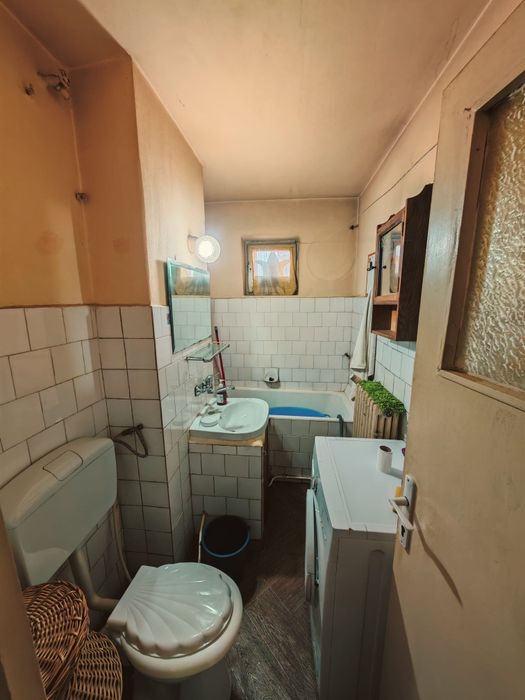 Apartament 2 camere decomandat cu  parcare cu copertina
