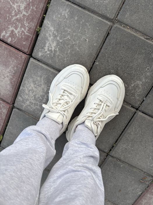 отдам кроссовки белые