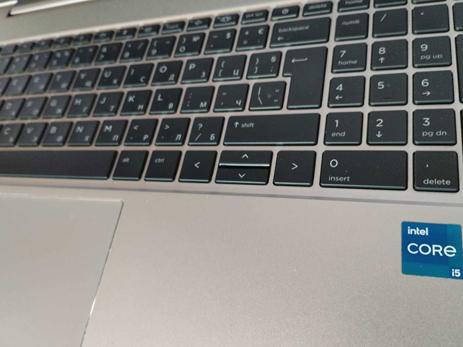 Перфектен hp-450 G8*11th Intel® i5 *