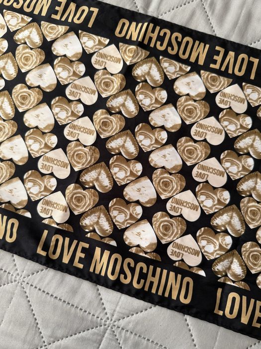Шалче Love Moschino