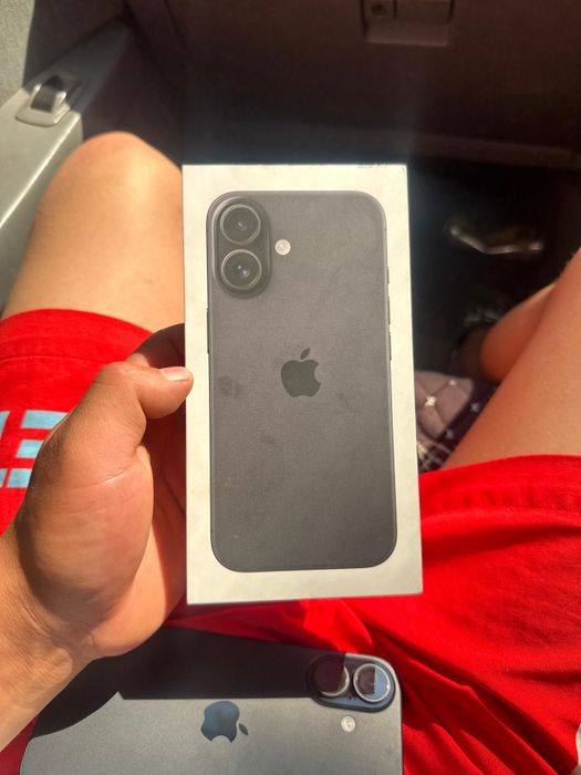 iPhone 16 срочно продам