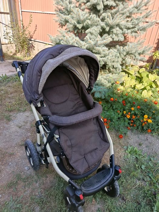 Продам детскую коляску 3в1
