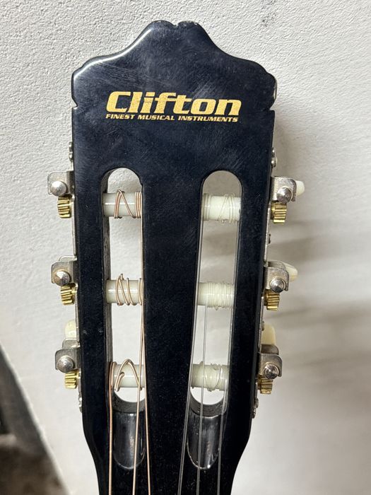 Продавам Clifton Китара