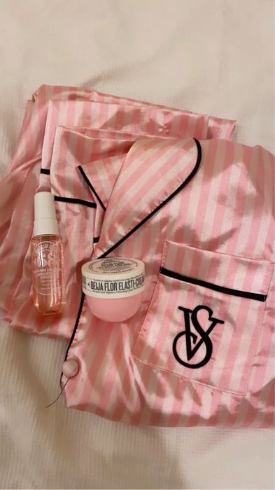 Копринена пижама в стил VS